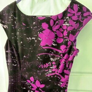 Form fitting to the knee dress - Size 2P